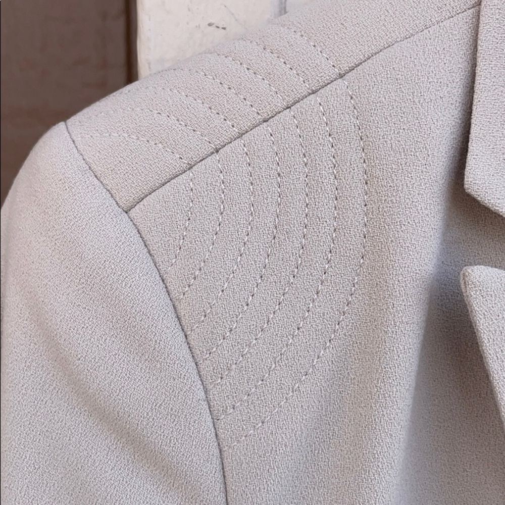Gap Blazer with Detail on the Shoulders - Picture 2 of 5